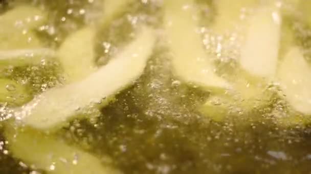 Slow Motion Patate Bollenti Olio Bollente — Video Stock