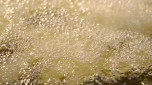 Cámara Lenta Patatas Hirviendo Aceite Caliente — Vídeos de Stock