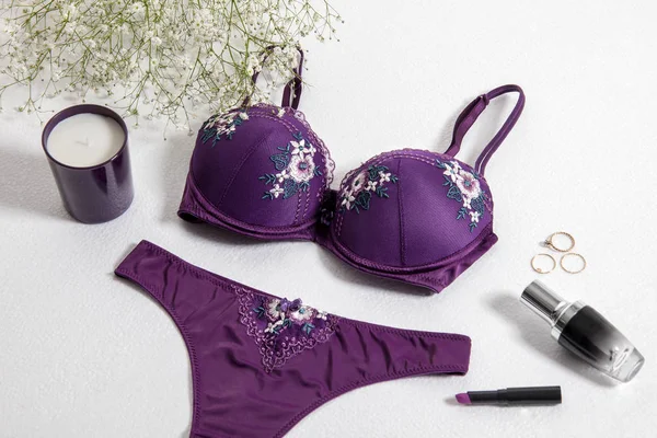 Sexy Élégante Tendance Lingerie Féminine Cosmétiques Sur Fond Blanc — Photo