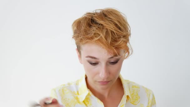 Young Short Haired Woman Using Brush Applying Foundation Face — Stock Video