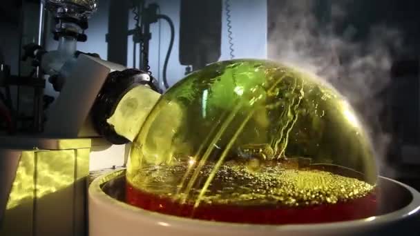 Cam Kimya Laboratuvarı Makine Içinde Geliştirme Sıvısı — Stok video