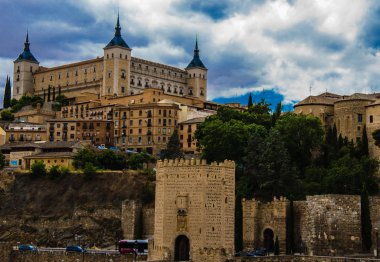 Alcazar de Toledo onun tepede
