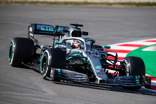 Barcelona, İspanya 18 Şubat 2019: Lewis Hamilton formül bir Test gün, devre, Barcelona-Catalunya boyunca.