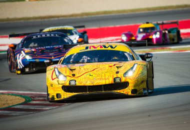 Barselona, Ispanya 20 Temmuz 2019: Barcelona-Catalunya Circuit 'de Avrupa LeMans serisi dayanıklılık yarışı sırasında JMW Motorsport.