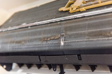 Üzerinde Klima filtresi toz