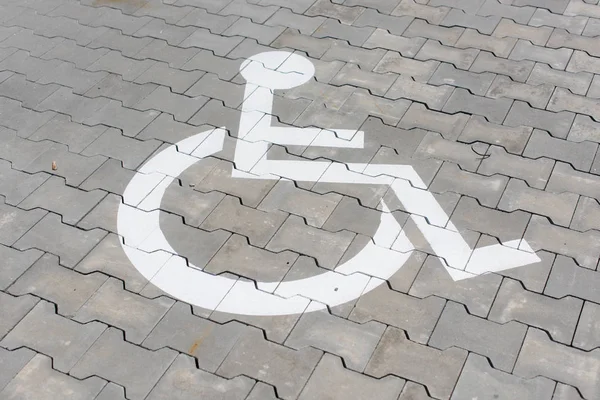 White Sign Disabled People Painted Human Wheelchair Street Tile Outdoors — Stock Photo, Image