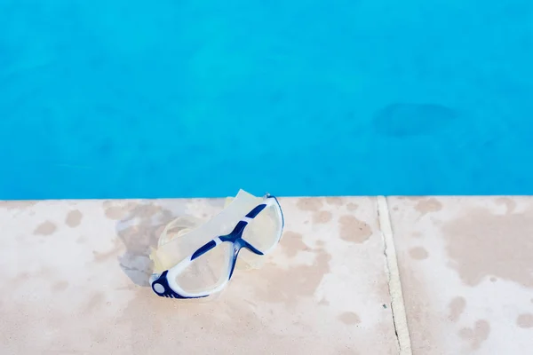 Glasses Swim Floor Water Area — Stock Photo, Image