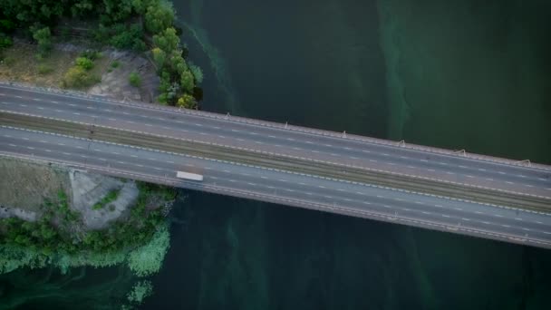 Algenbloei Rivier Water Bomen Brug Drone Camera — Stockvideo