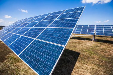 Güneş enerji santralleri, fotovoltaik paneller düzenlenmiş sahneleri çeşitli