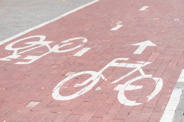 Bicylce lane işareti taşıma ile yakın çekim