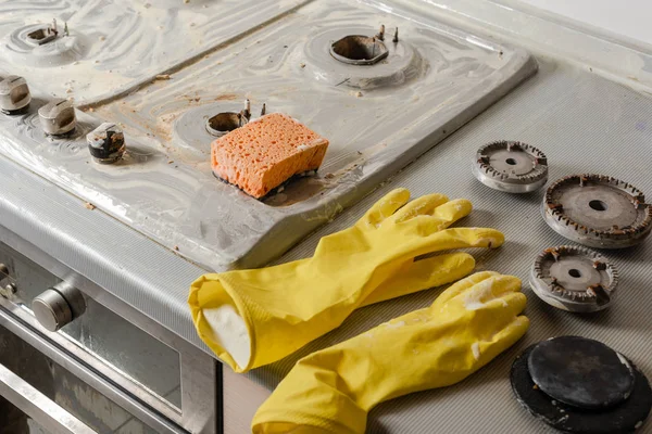 Esponja Naranja Sucia Guantes Amarillos Cocina Proceso Limpieza Con Detergente — Foto de Stock