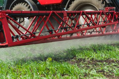 Tekerlekleri kapatın, püskürtme makinesinin patlaması.