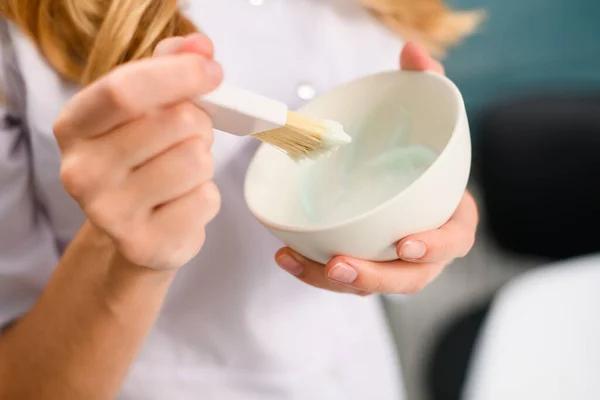 Woman Medical Beauty Salon Clinic Wearing White Uniform Hold Brush — Stock Photo, Image