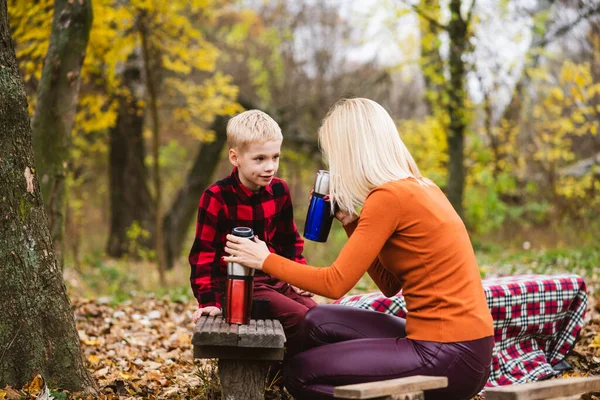 Caring Woman Try Hot Drink Stainless Thermos Give Little Preteen — Stock Photo, Image