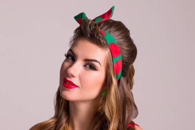 Kız saç modeli ve pozlar Studio, PIN tarzında, makyaj ile portre kadar yakın