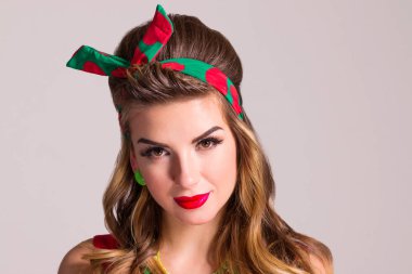 Saç ve makyaj pozlar Studio, PIN tarzında, kadın ile portre kadar kapatın