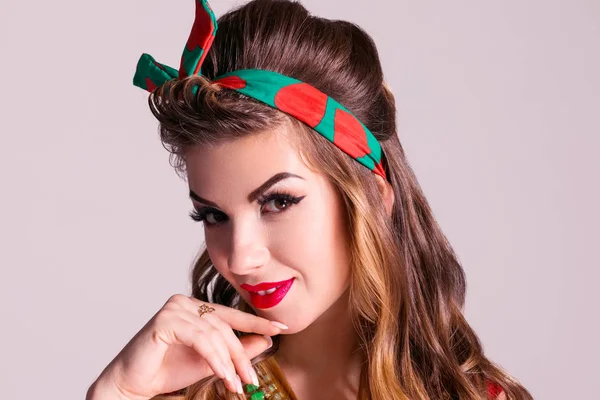 Saç modeli pozlar Studio, PIN tarzında, güzel kadınla kapatmak dikey