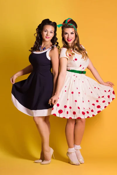 Two Pretty Women Dresses Pose Yellow Studio Pin Style Full — Stock Photo, Image