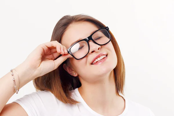 Krásná Šťastná Dívka Teenager Úsměvy Brýle Bílém Studio — Stock fotografie