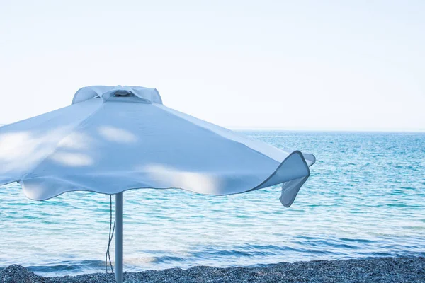Зонтик Солнечном Пляже — стоковое фото