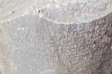 kireç izleri ve Rodos adasına Akropol'de lindos bir yazı tipiyle eski blokları