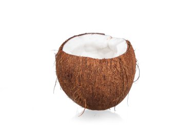 Beyaz arkaplanda izole edilmiş hindistan cevizleri