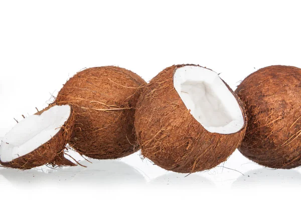 Noci Cocco Isolate Sullo Sfondo Bianco — Foto Stock