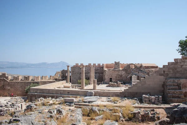 Colunas Sobre Stoa Hellenistic Acropolis Lindos Rhodes Greece Céu Azul Imagens Royalty-Free