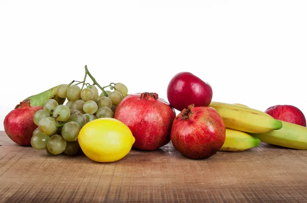 Melograni Altri Frutti Tavolo Legno — Foto Stock