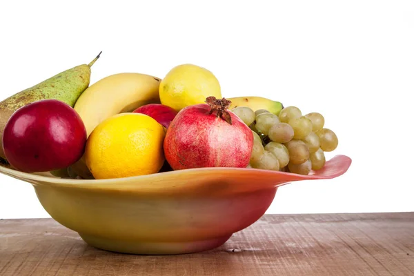 石榴和其他水果在碗里 — 图库照片