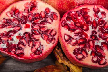 Nar bir ahşap masa büyük tohum detay