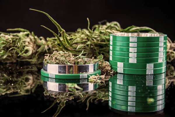 Cannabis Fundo Preto — Fotografia de Stock