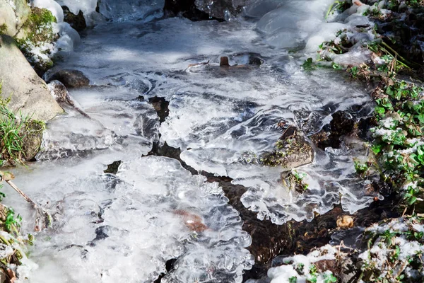 Fluxo Congelado Com Cachoeira — Fotografia de Stock