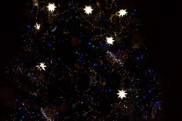 Uma Árvore Natal Cheia Corrente Leve — Fotografia de Stock