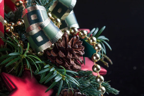 Decorațiuni Crăciun Conuri Ramuri Arc Scorțișoară — Fotografie, imagine de stoc
