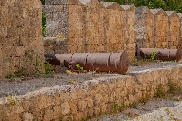 Rhodos Grekland Palats Stormästare Riddare Rhodos Gamla Kanoner — Stockfoto