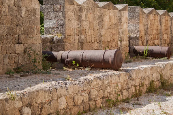 Rhodos Grekland Palats Stormästare Riddare Rhodos Gamla Kanoner — Stockfoto