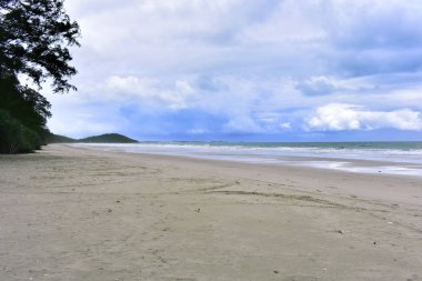 Plaj, deniz ve gökyüzü, deniz dalgaları ferahlatıcı bir tatil