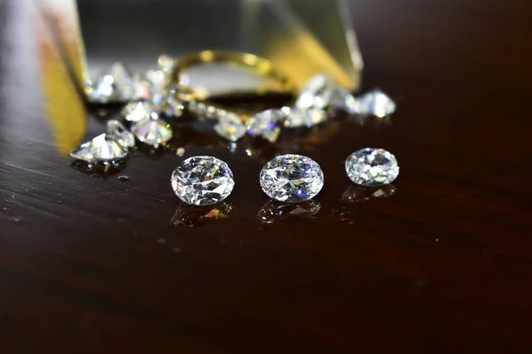 硬度記号ダイヤモンドジュエリーレアと高価な 所有する価値がある — ストック写真