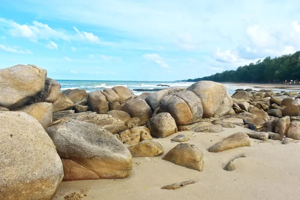 Stranden Den Klarblå Himmel Vågor Och Vind Semester Och Resor — Stockfoto