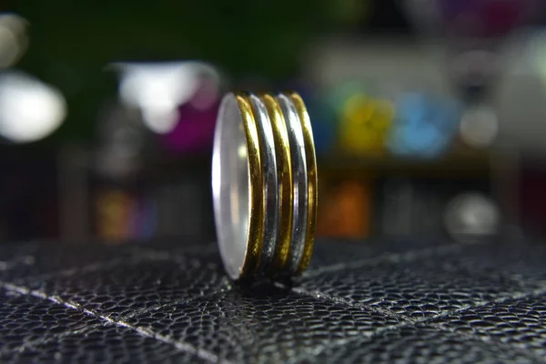 Ring Goud Silverdesigned Voor Werkende Leeftijd Heeft Een Luxe Charme — Stockfoto