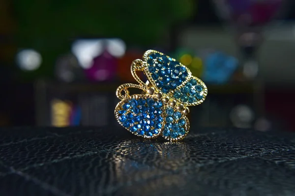 Μπλε Πεταλούδα Σχεδιασμός Ακριβά Πολύτιμοι Λίθοι Χρυσός Κυρίες Δακτύλιος Αξία — Φωτογραφία Αρχείου