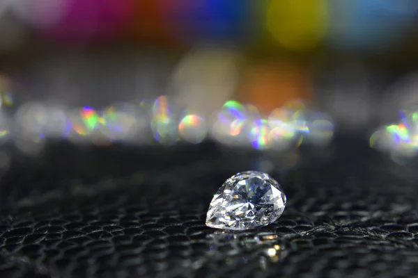 美しく 明確で明るいダイヤモンドは珍しく 高価なダイヤモンドです — ストック写真