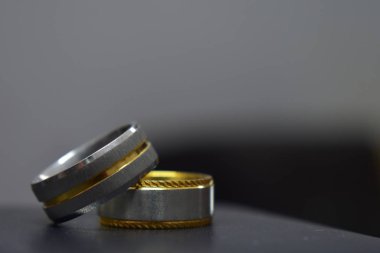 Altın ve beyaz altından yapılmış iki renkli ringexpensive lüks