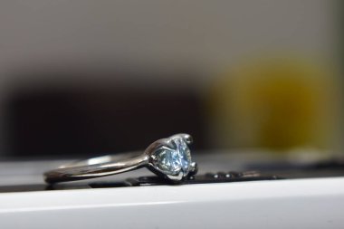 Elmas alyans lüks ve pahalı güzel ve temiz gerçek bir elmas mı