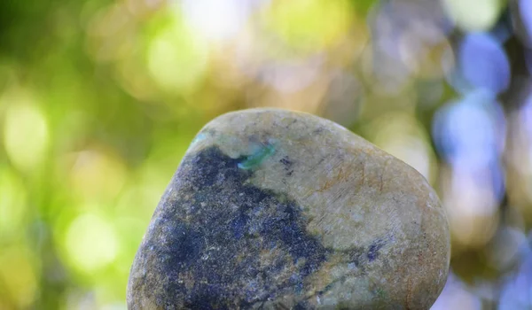 Jade Genuíno Caroço Natural Que Ainda Não Foi Cortado Verde — Fotografia de Stock