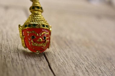 Güzel altından yapılmış edebiyatanahtar zincir tanrılar