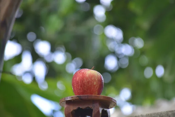 Świeże Piękne Pyszne Jabłko Chrupiące Ludzie Lubią Jeść — Zdjęcie stockowe