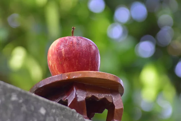 Świeże Piękne Pyszne Jabłko Chrupiące Ludzie Lubią Jeść — Zdjęcie stockowe