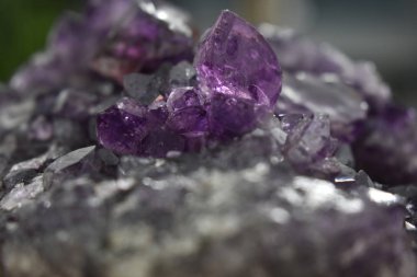 Mor Ametist Dörtlüsü Orijinal, doğal, güzel ve bulunması zor değerli bir öğedir